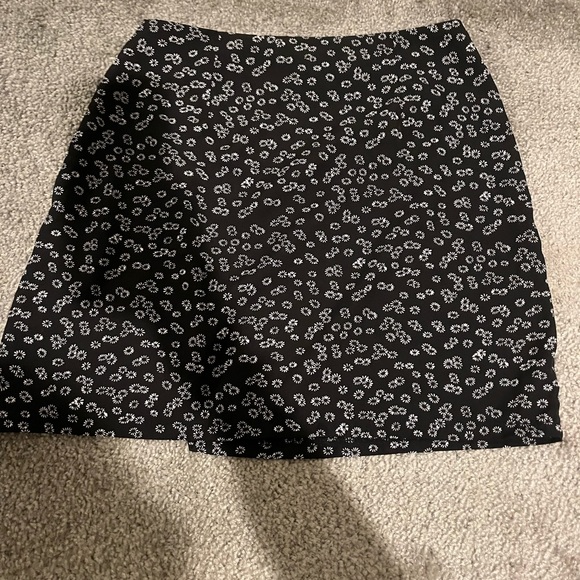 Shien Size Small Mini Skirt - Picture 2 of 3